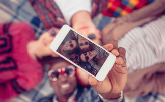 中老年社交软件开发讨欢心秘诀