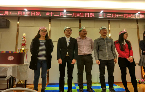 app公司指压板上跳跃的生日会