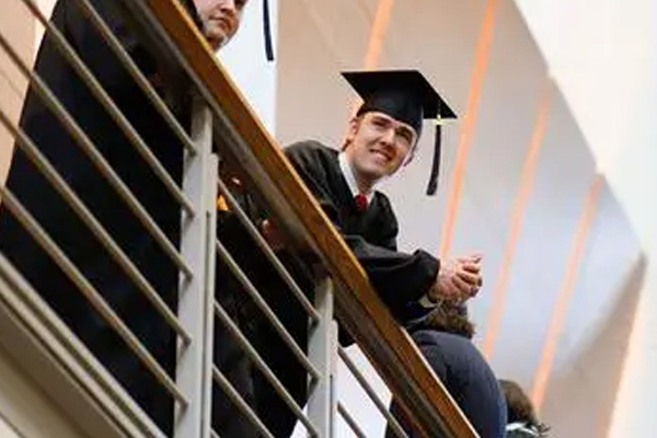 校友会APP开发专为校友间合作沟通打造的移动校友服务平台--app公司91直播